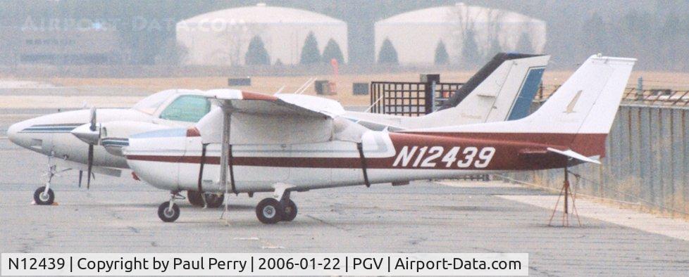 N12439, 1973 Cessna 172M C/N 17261982, One of Dillon's Aviation's birds on a rainy day