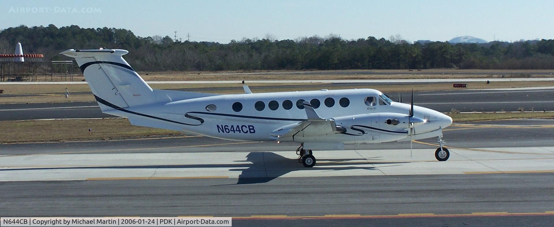 N644CB, Raytheon Aircraft Company B300 C/N FL-394, Taxing to Runway 2R