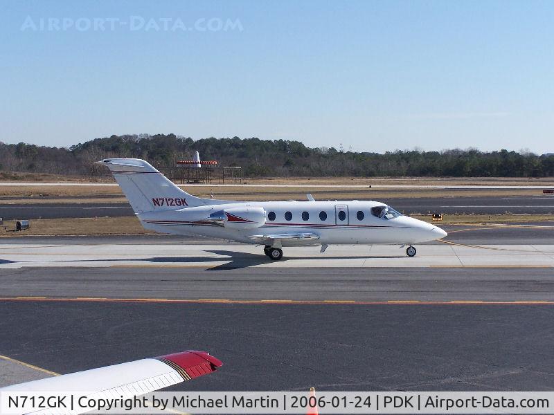 N712GK, 1992 Beech 400A Beechjet C/N RK-44, Taxing to Runway 2R