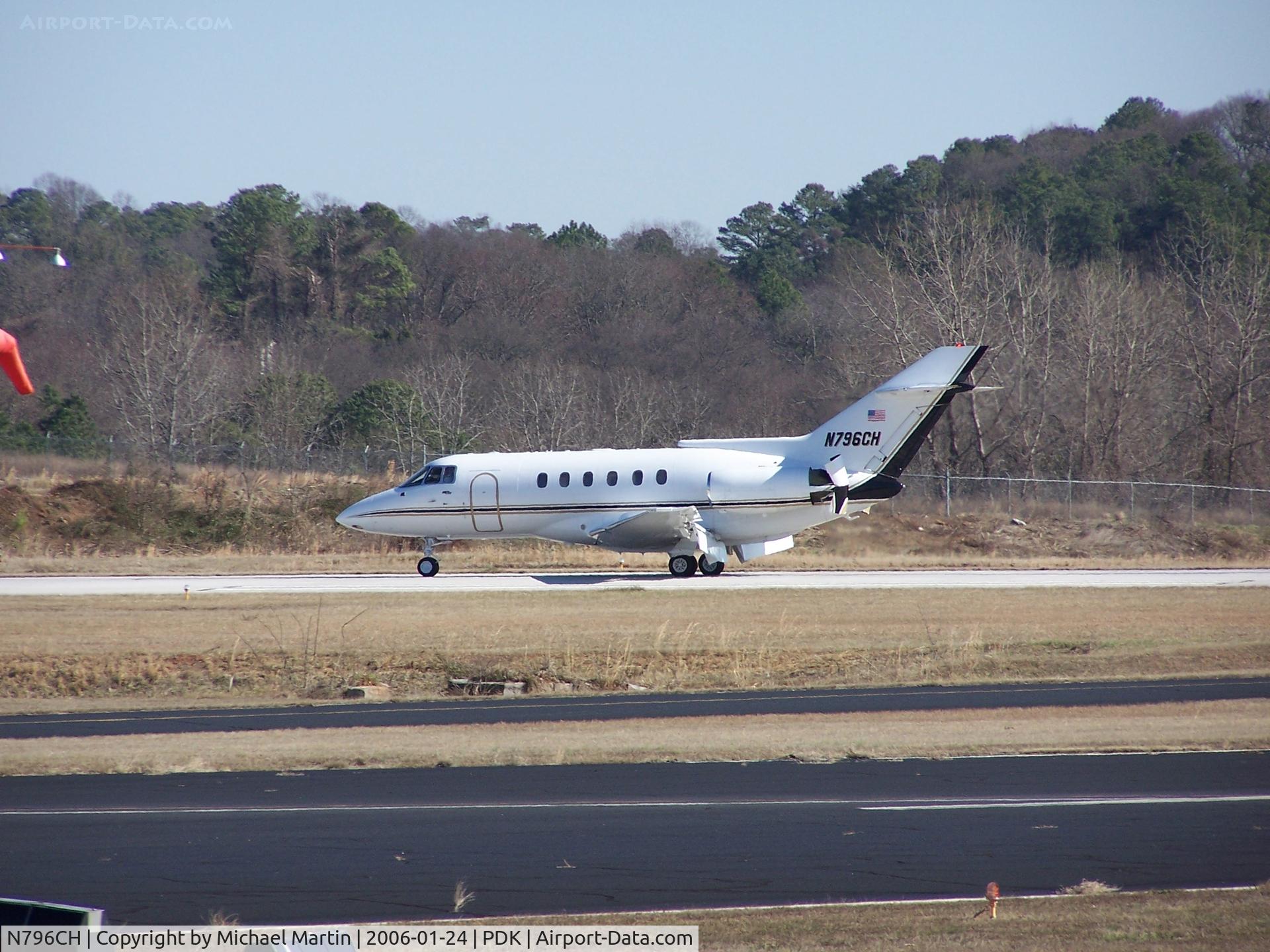 N796CH, British Aerospace BAe.125 Series 800A C/N 258049, Landing PDK on 2R with airbrakes extended