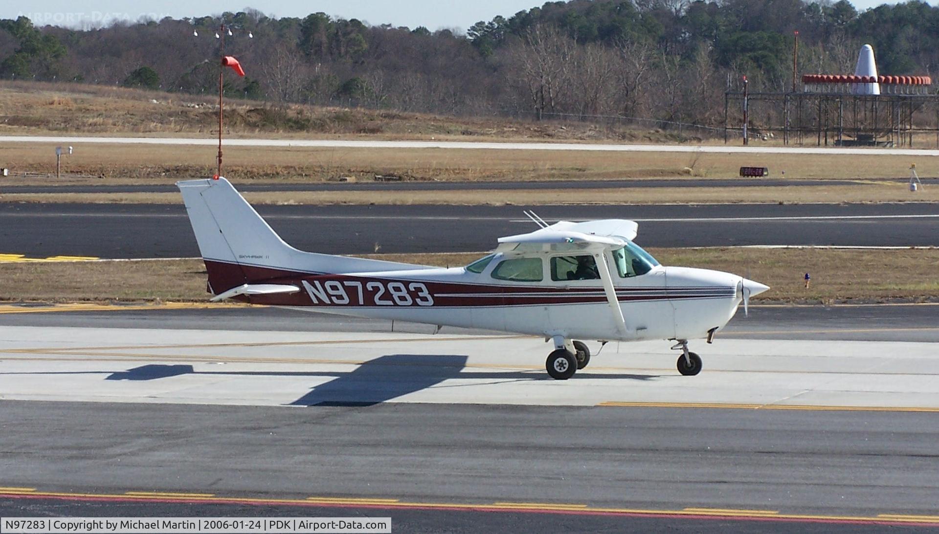 N97283, 1984 Cessna 172P C/N 17276174, Taxing to Runway 2L