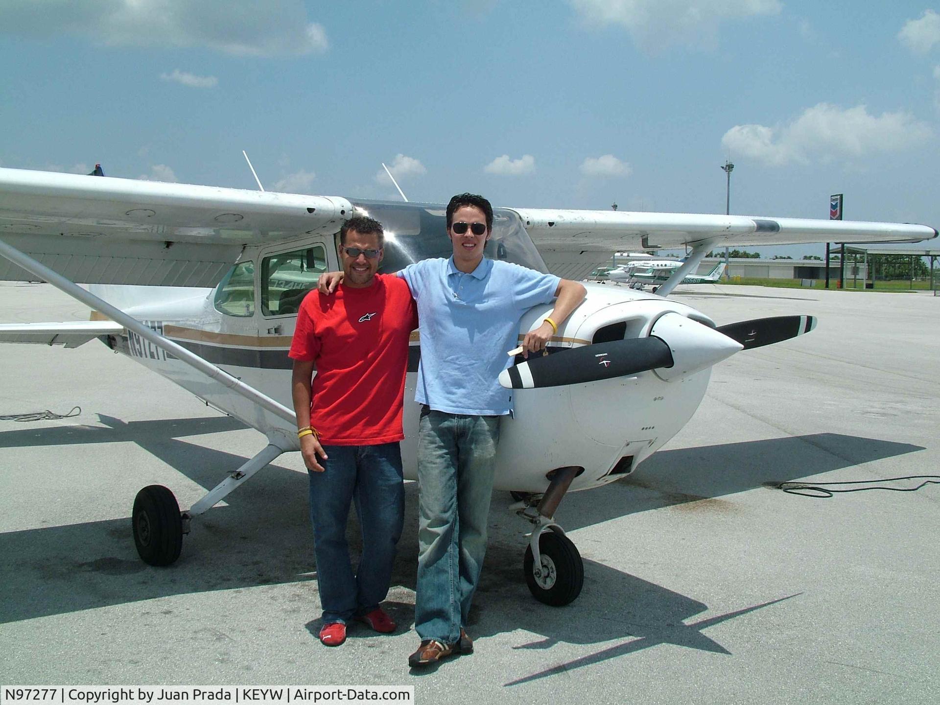 N97277, 1984 Cessna 172P C/N 17276172, Santi and Juan in Key west