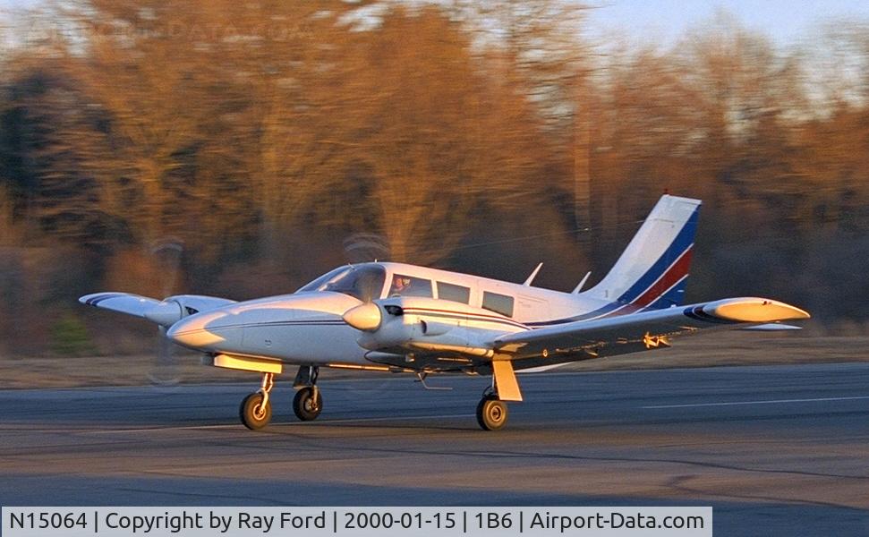 N15064, 1972 Piper PA-34-200 C/N 34-7350005, Piper Seneca I Sunset Landing at Hopedale (1B6)