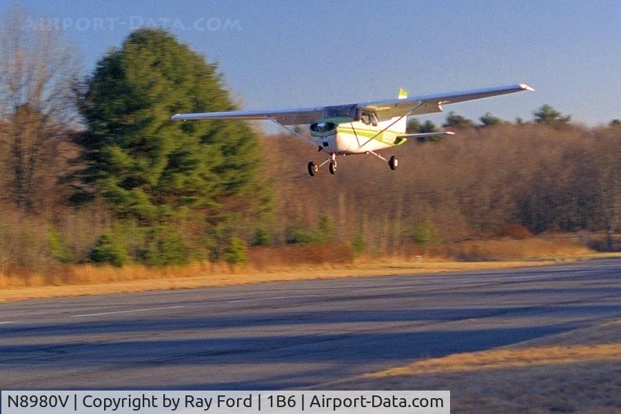 N8980V, 1974 Cessna 172M C/N 17264336, Skyhawk low pass at Hopedale