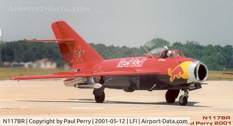 N117BR, 1959 PZL-Mielec Lim-5 (MiG-17F) C/N 1C1529, Bill Reeseman taxiis back in front of the crowd