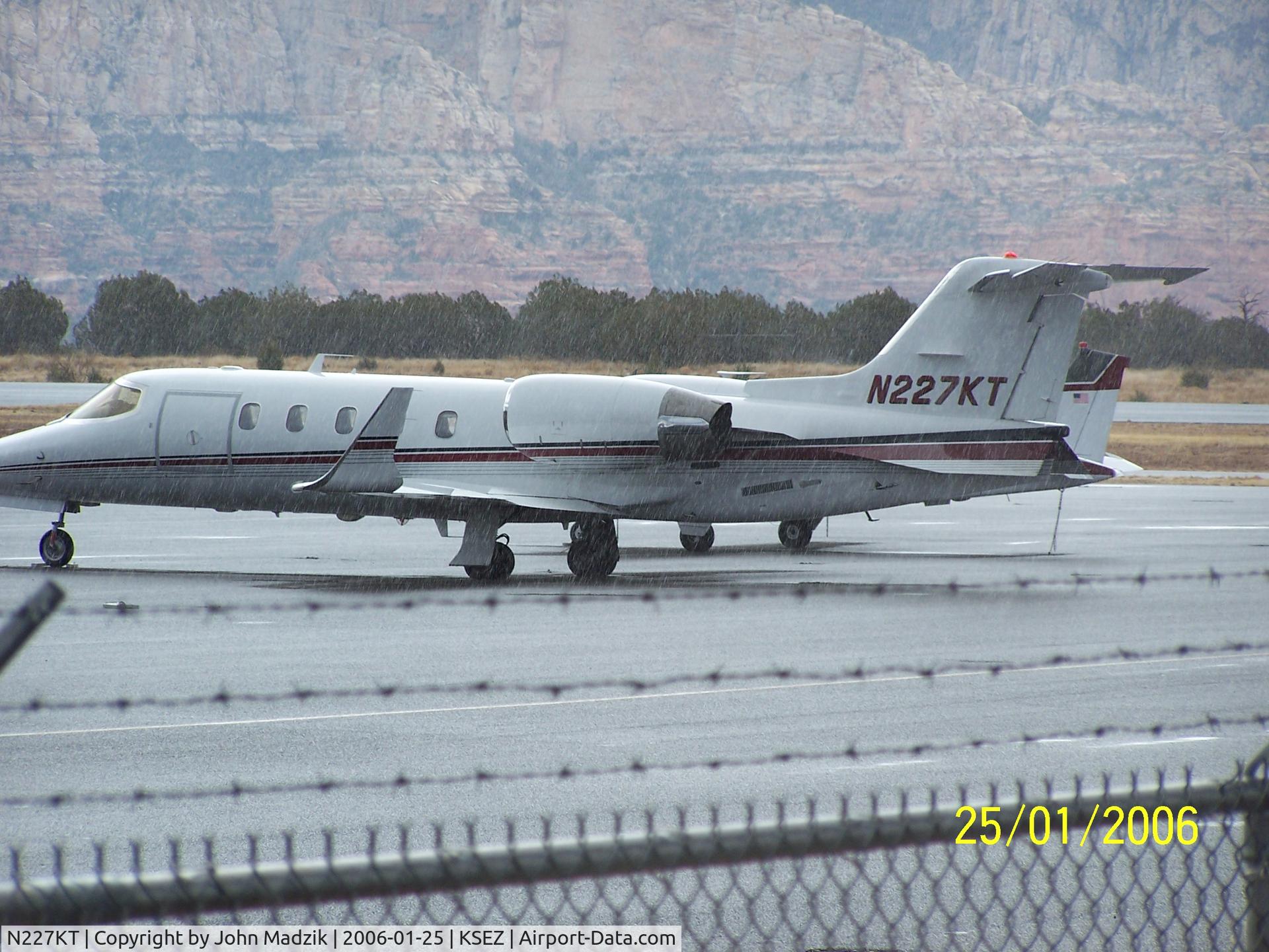 N227KT, 2000 Learjet 31A C/N 31-208, Sedona Airport (in the rain)