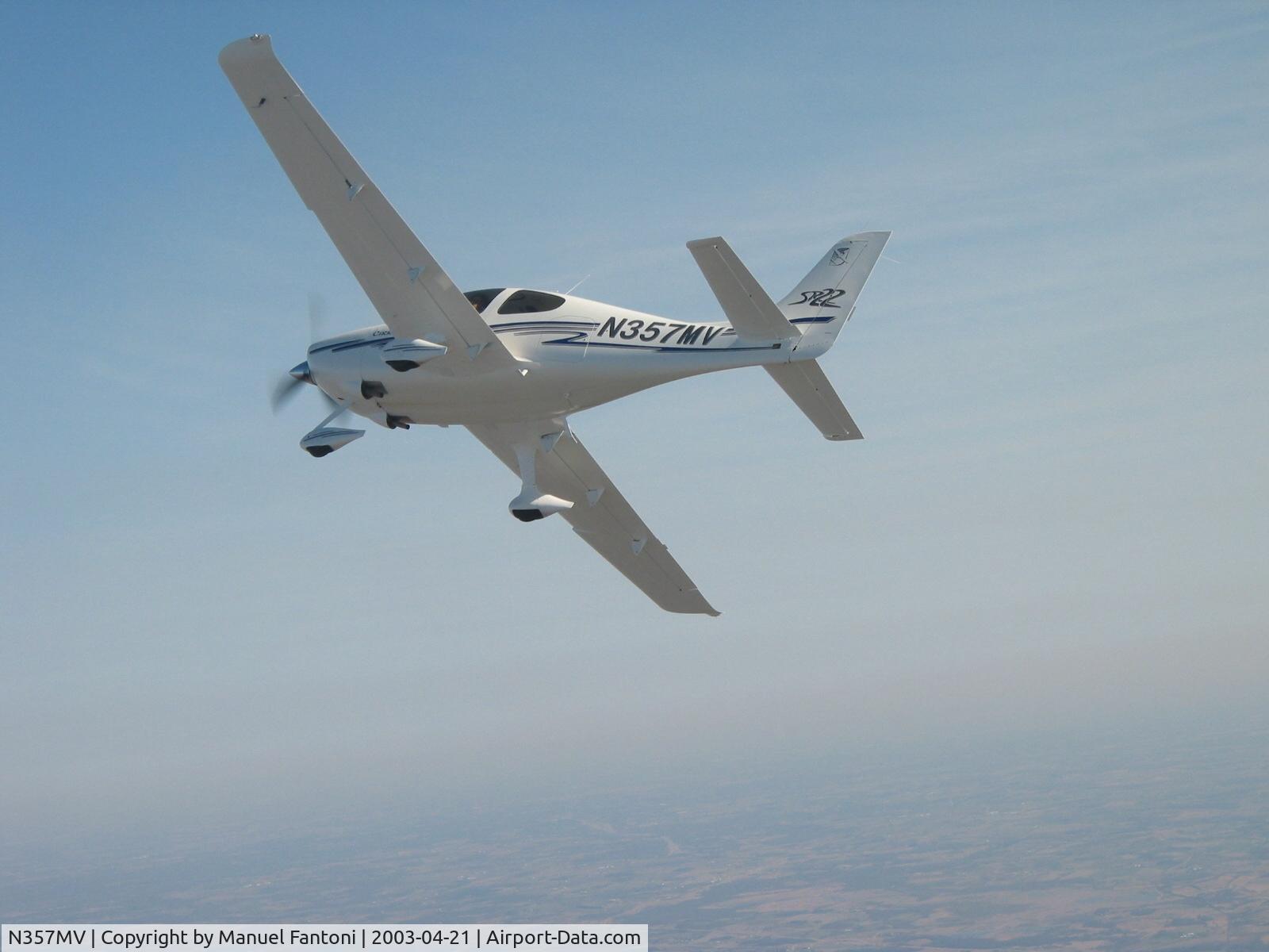 N357MV, 2003 Cirrus SR22 C/N 0527, turning right after formation flight