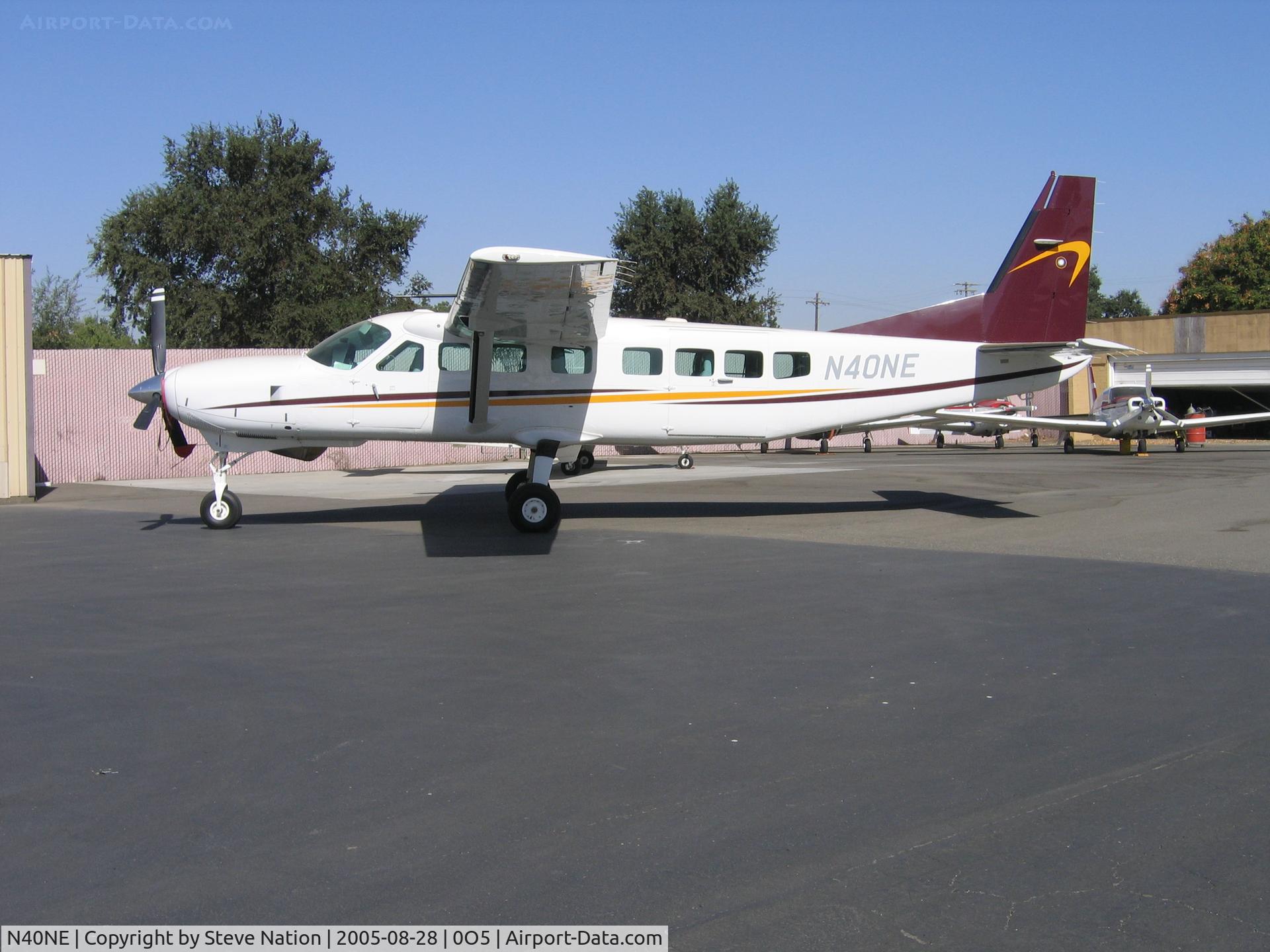 N40NE, 2000 Cessna 208B Grand Caravan C/N 208B0874, Jet Lease Partners 2000 Cessna 208B on sunny day at University Airport, Davis, CA