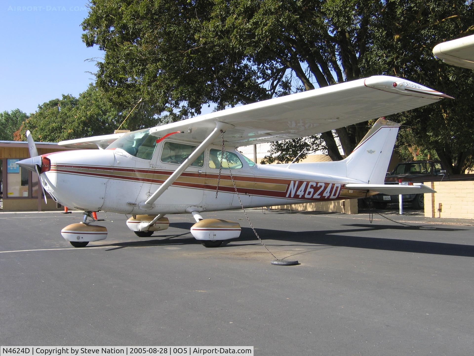 N4624D, Cessna 172N C/N 17272317, Cal Aggie Flying Farmers 1979 Cessna 172N at University Airport, Davis, CA