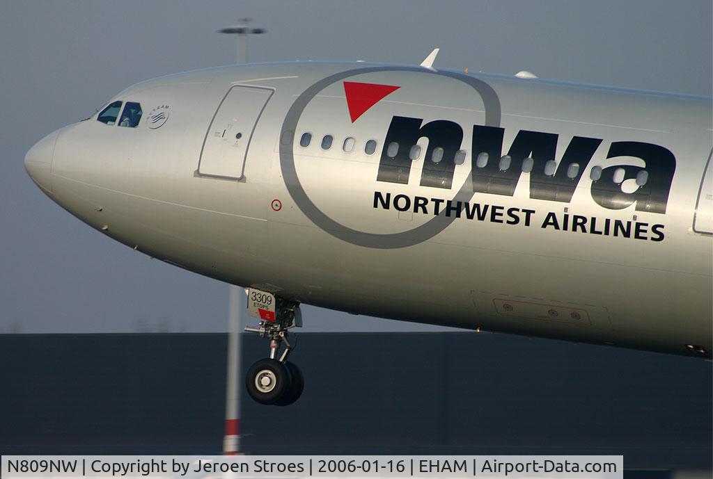 N809NW, 2005 Airbus A330-323 C/N 663, Nose wheel is allready in the air