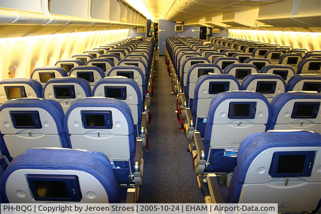 PH-BQG, 2004 Boeing 777-206/ER C/N 32704, a very comfortable cabin for travelling