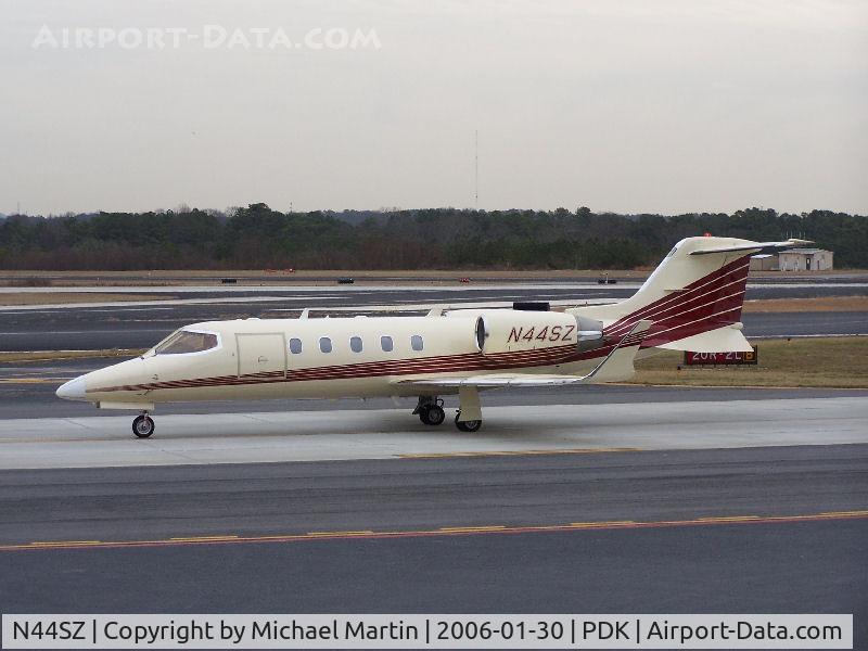 N44SZ, 2000 Learjet Inc 31A C/N 193, Taxing to Epps Air Service