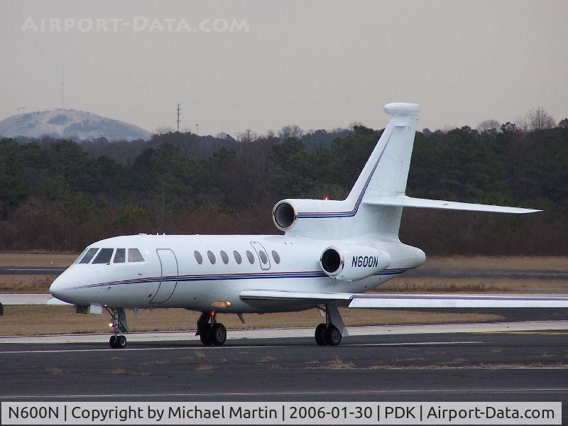 N600N, 1997 Dassault Falcon 50 C/N 256, Taxing to Signature Air