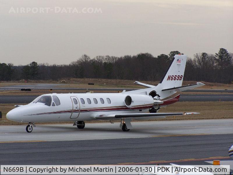 N669B, 2003 Cessna 550 Citation Bravo C/N 550-1060, Taxing to Epps Air Service