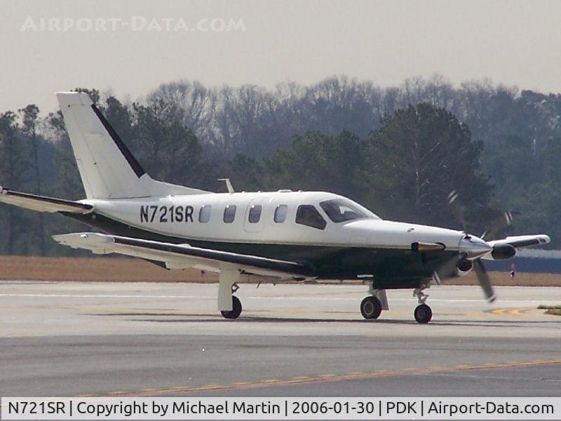 N721SR, 2000 Socata TBM-700 C/N 181, Taxing to Mercury Air Center