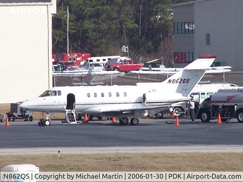 N862QS, 1998 Raytheon Hawker 800XP C/N 258362, Tied down @ Signature Flight Services