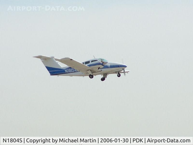 N1804S, 1983 Beech 76 Duchess C/N ME-412, Gear up after take off from 20L