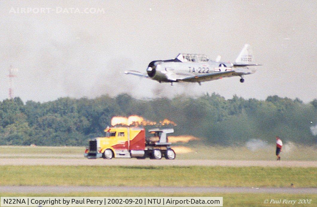 N22NA, 1946 North American T-6G Texan C/N 168-326, The Texan in action, racing The Shockwave