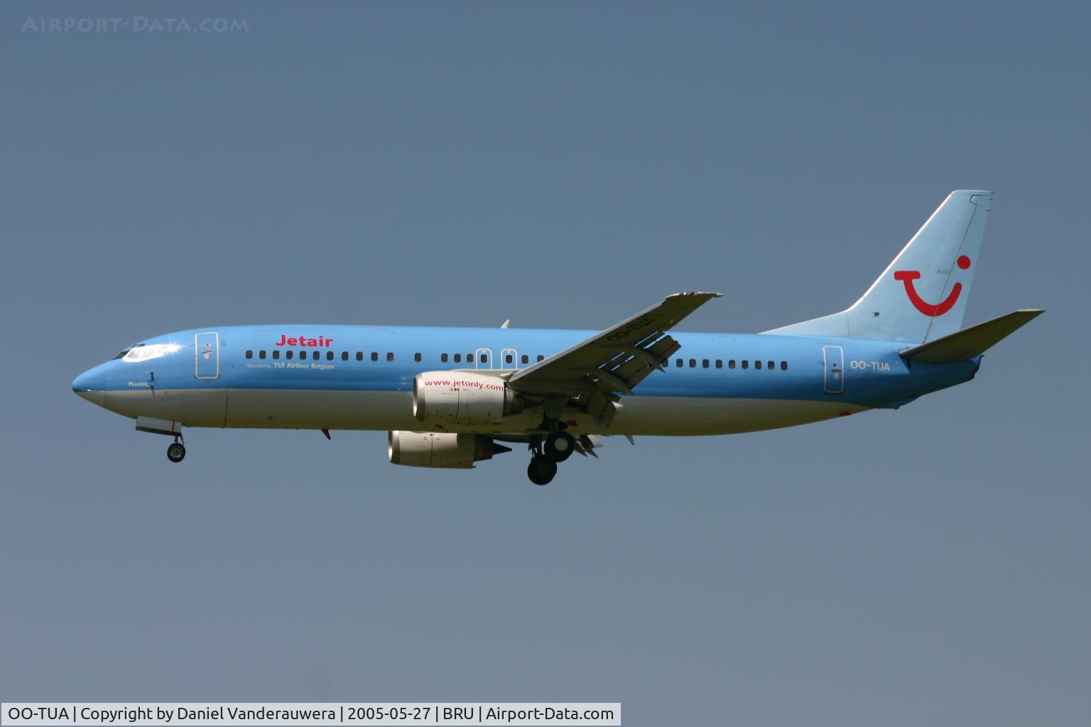 OO-TUA, 1989 Boeing 737-4K5 C/N 24127, a blue bird in a blue sky short to land on RNW 25L