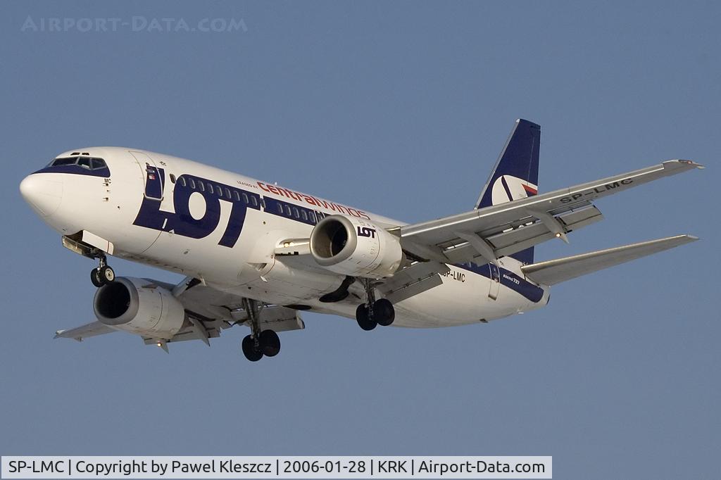 SP-LMC, 1997 Boeing 737-36N C/N 28668, short final runway 25