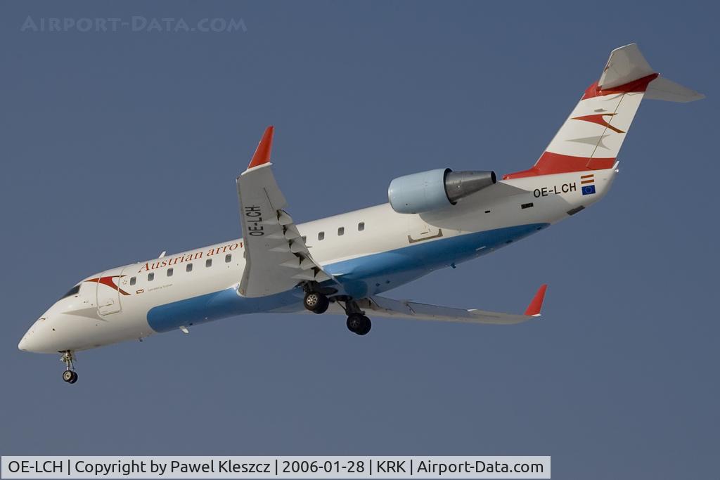 OE-LCH, 1996 Canadair CRJ-200LR (CL-600-2B19) C/N 7110, cleared to land runway 25