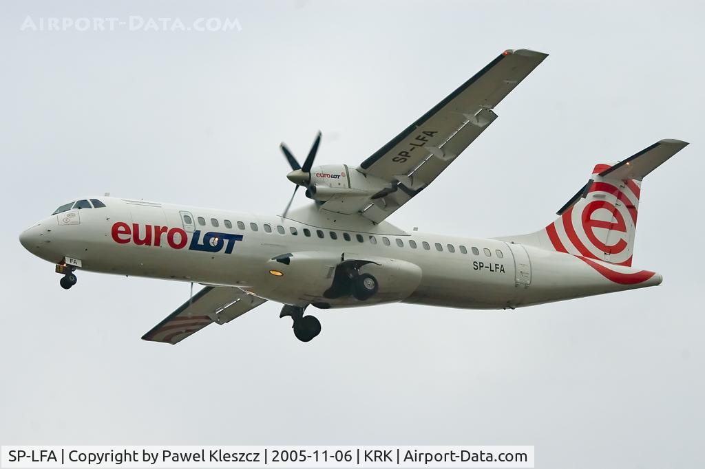 SP-LFA, 1991 ATR 72-202 C/N 246, Short final runway 25