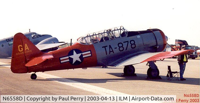 N6558D, 1943 Noorduyn AT-16 Harvard II C/N 66-2611, She certainly is bright, isn't she?