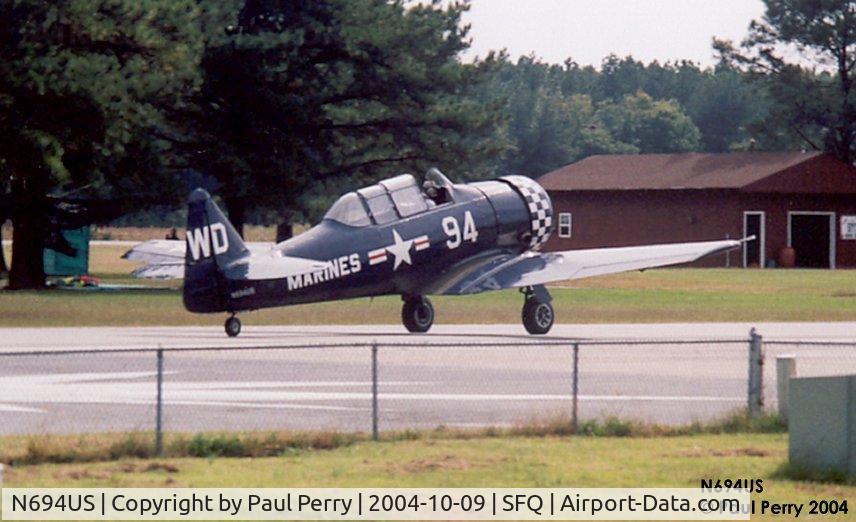 N694US, 1943 North American SNJ-4 Texan C/N 88-13627, Pretty SNJ taxiing out for some sight-seeing