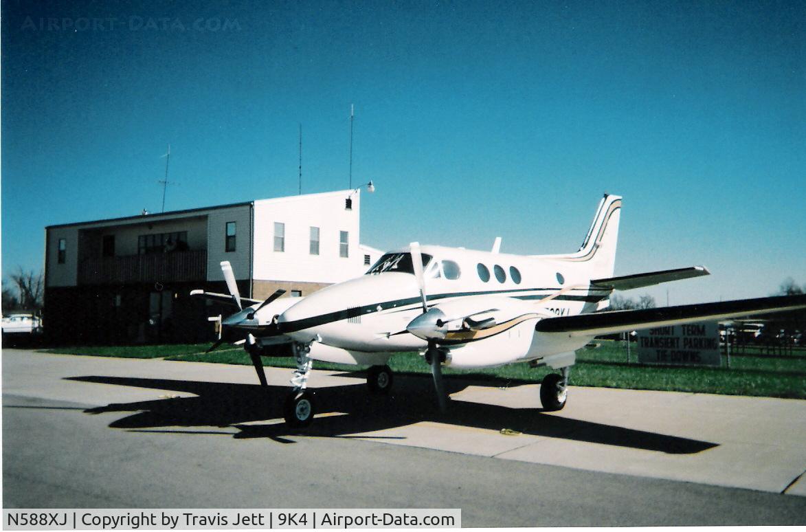 N588XJ, 1998 Raytheon C90A King Air C/N LJ-1530, 1998 Beechcraft King Air 90