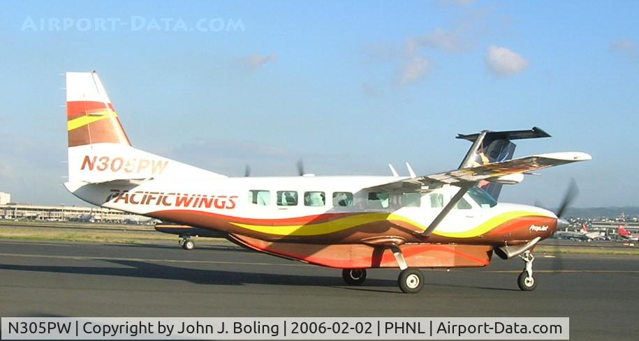 N305PW, 2000 Cessna 208B C/N 208B0828, Caravan on taxiway C