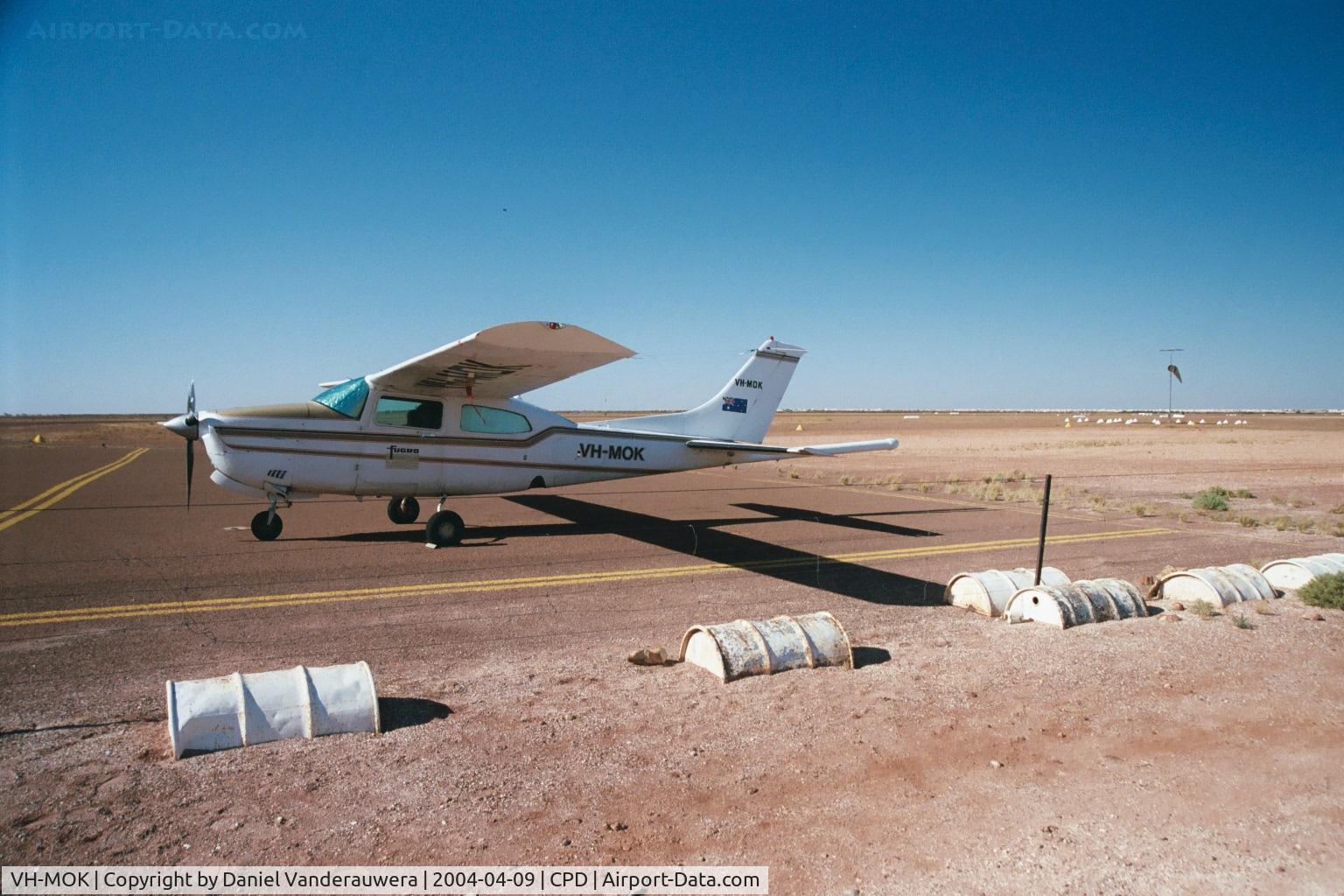 VH-MOK, 1985 Cessna 210R Centurion C/N 21064933, alone in the desert ...
