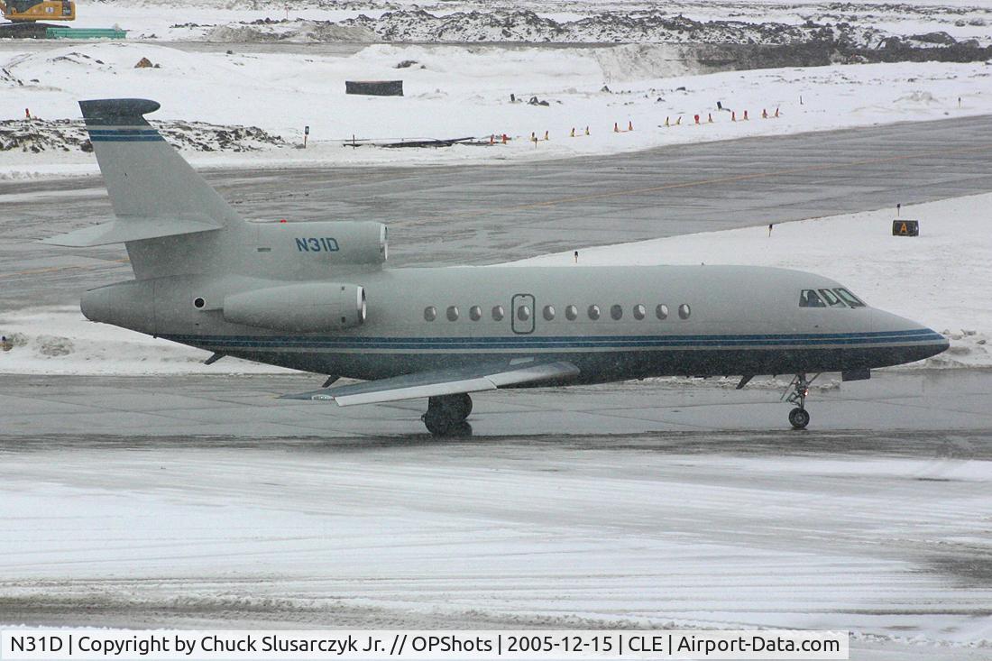 N31D, 2001 Dassault Falcon 900C C/N 191, Heading out on a snowy day in Cleveland.