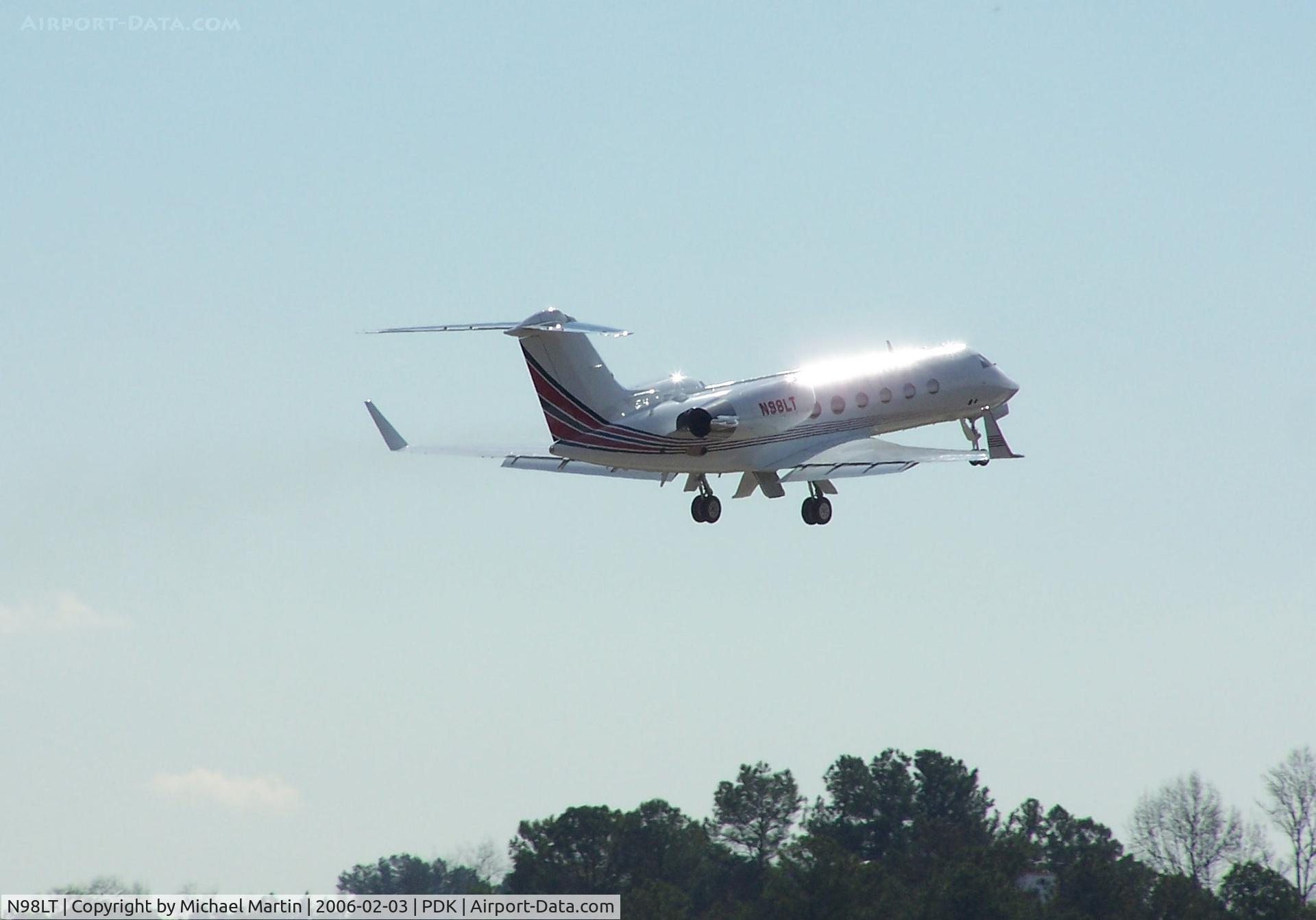 N98LT, 1995 Gulfstream Aerospace G-IV C/N 1278, Departing PDK - Starting to rotate gear.