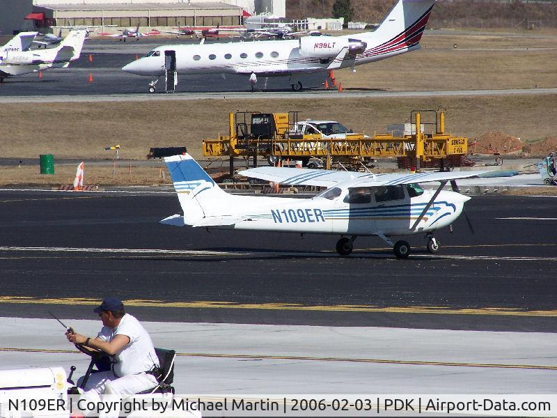 N109ER, 1985 Cessna 172P C/N 172-76480, Taxing to 20R