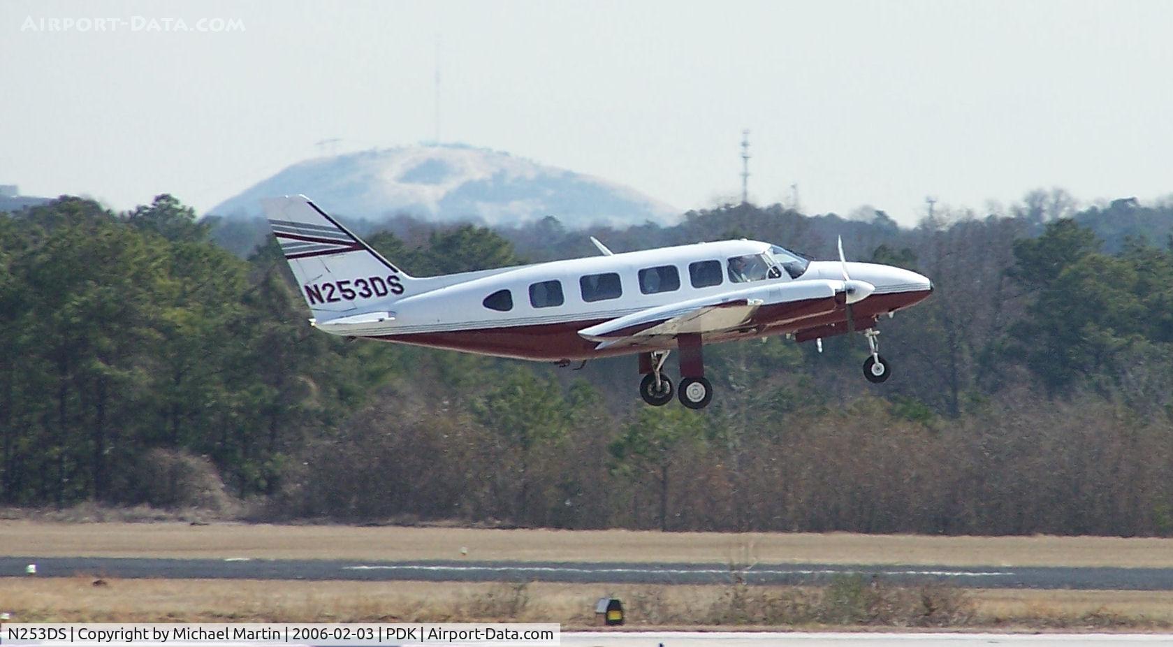 N253DS, 1980 Piper PA-31-350 Chieftain C/N 31-8052142, Departing PDK - Starting to rotate gear.