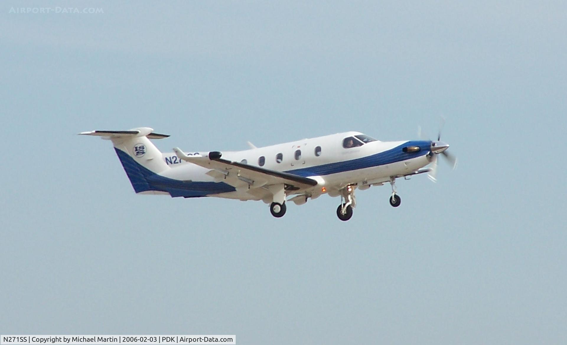 N271SS, 2000 Pilatus PC-12/45 C/N 306, Departing PDK - Starting to rotate gear.