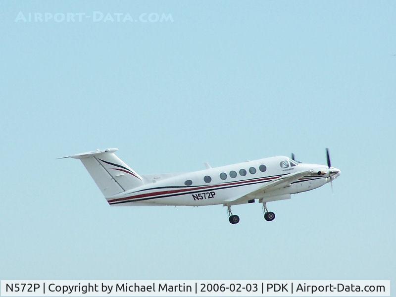 N572P, 1994 Beech B200 King Air C/N BB-1483, Departing PDK - Gear Up!