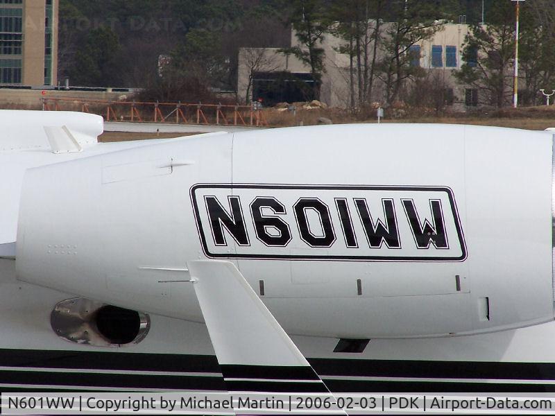 N601WW, Canadair Challenger 600 (CL-600-1A11) C/N 1076, No mistaking it!