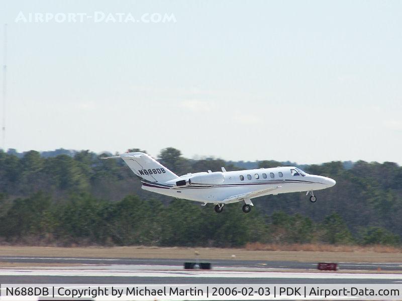 N688DB, 1997 Learjet Inc 60 C/N 097, Departing PDK - Gear Up!
