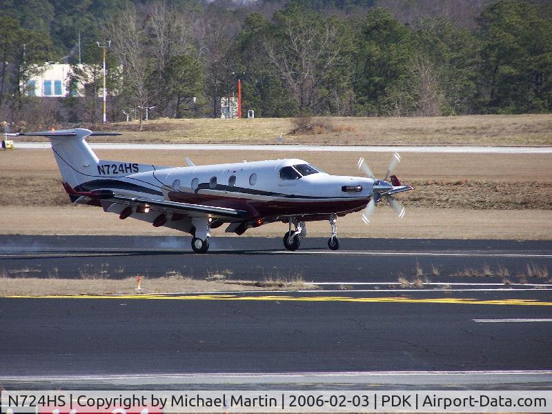 N724HS, 2004 Pilatus PC-12/45 C/N 564, Smoking Tires Landing 20R