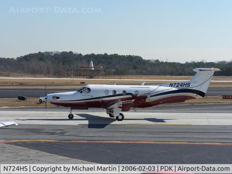 N724HS, 2004 Pilatus PC-12/45 C/N 564, Taxing to Epps Air Service