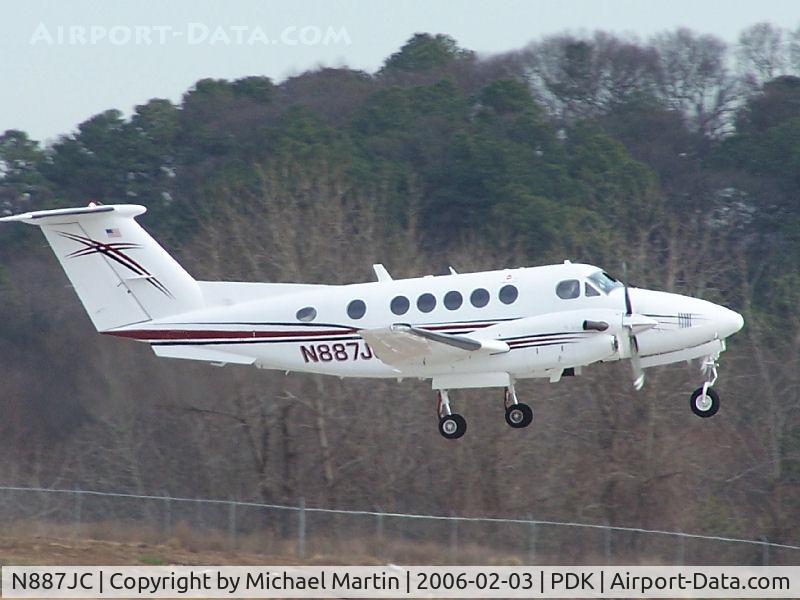 N887JC, 1989 Beech B200 King Air C/N BB-1345, Departing PDK - Starting to rotate gear.