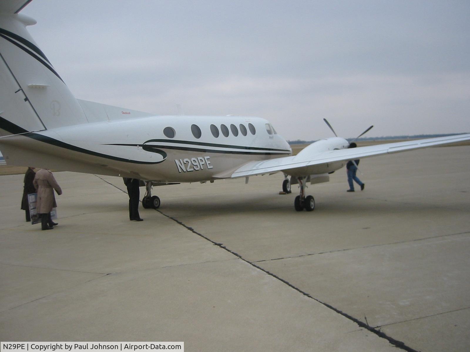N29PE, Raytheon Aircraft Company B200 C/N BB-1913, From the right rear of the aircraft