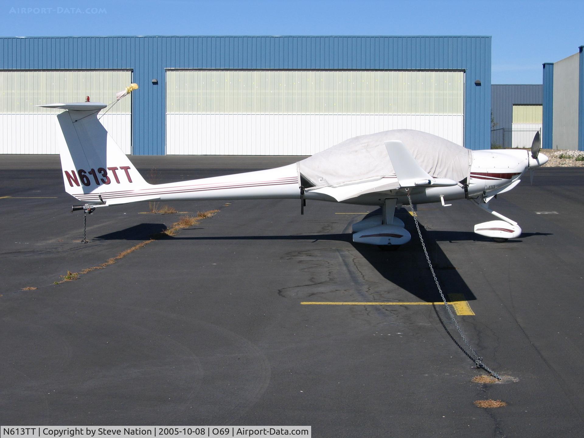 N613TT, Diamond HK-36TTC Super Dimona C/N 36613, 2001 Diamond Aircraft HK 36 TTC at Petaluma, CA