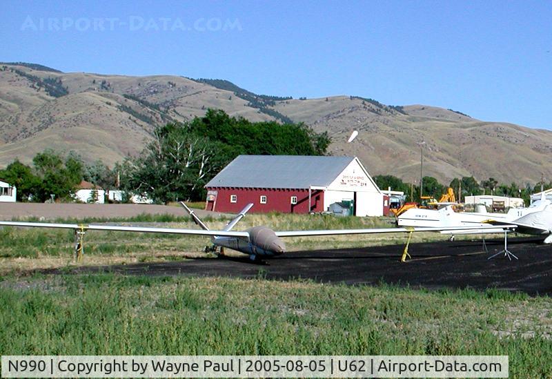 N990, 1972 Schreder HP-14 C/N 152, Tied down at the Mackay, Idaho airport