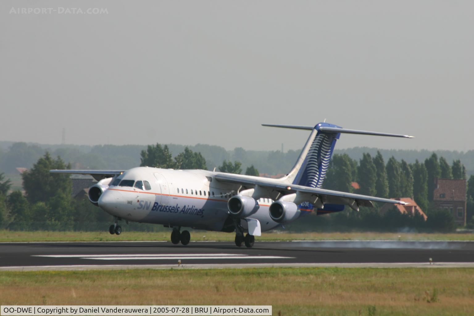 OO-DWE, 1998 British Aerospace Avro 146-RJ100 C/N E3327, touching rnw 25L