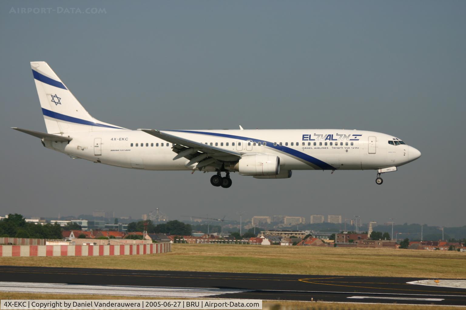 4X-EKC, 1999 Boeing 737-858 C/N 29959, arrival on rnw 02