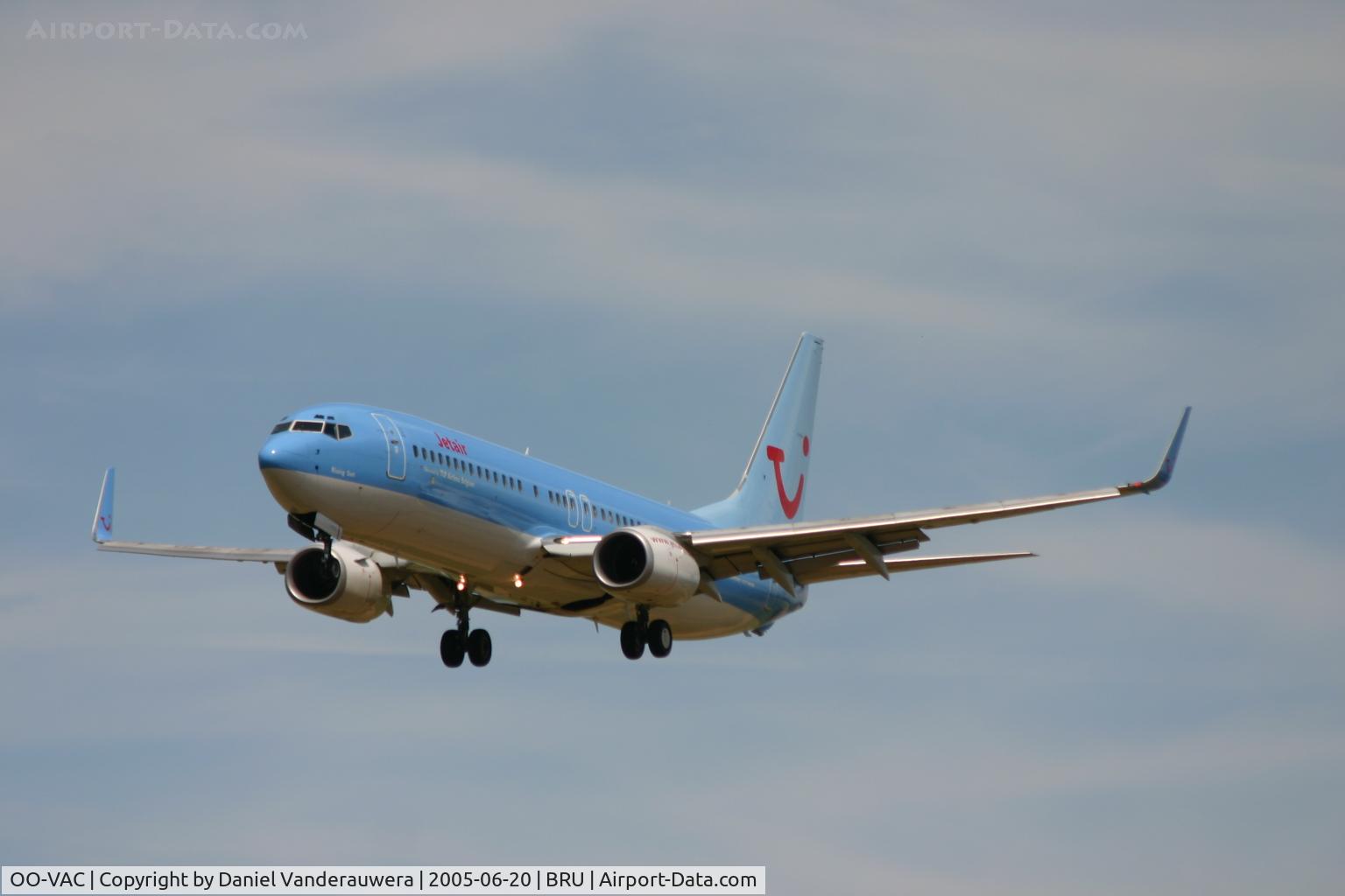 OO-VAC, 2003 Boeing 737-8BK C/N 33014, arrival on rnw 25L