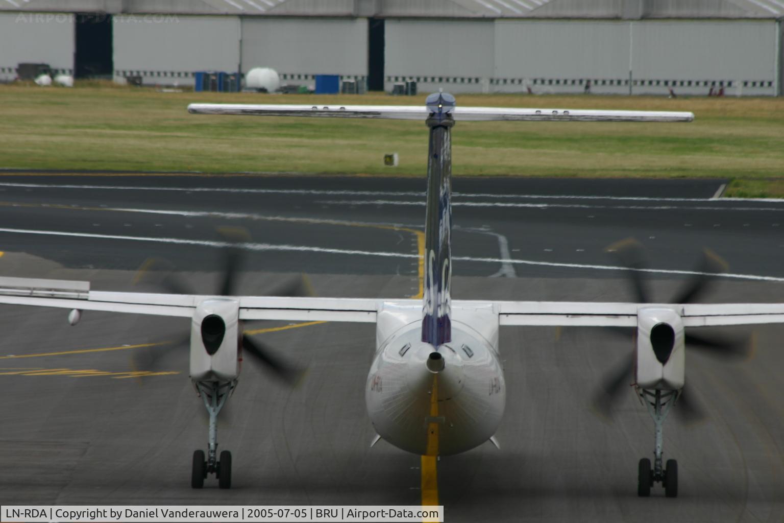 LN-RDA, 1999 De Havilland Canada DHC-8-402Q Dash 8 C/N 4013, taxiing to rnw 25R to take-off