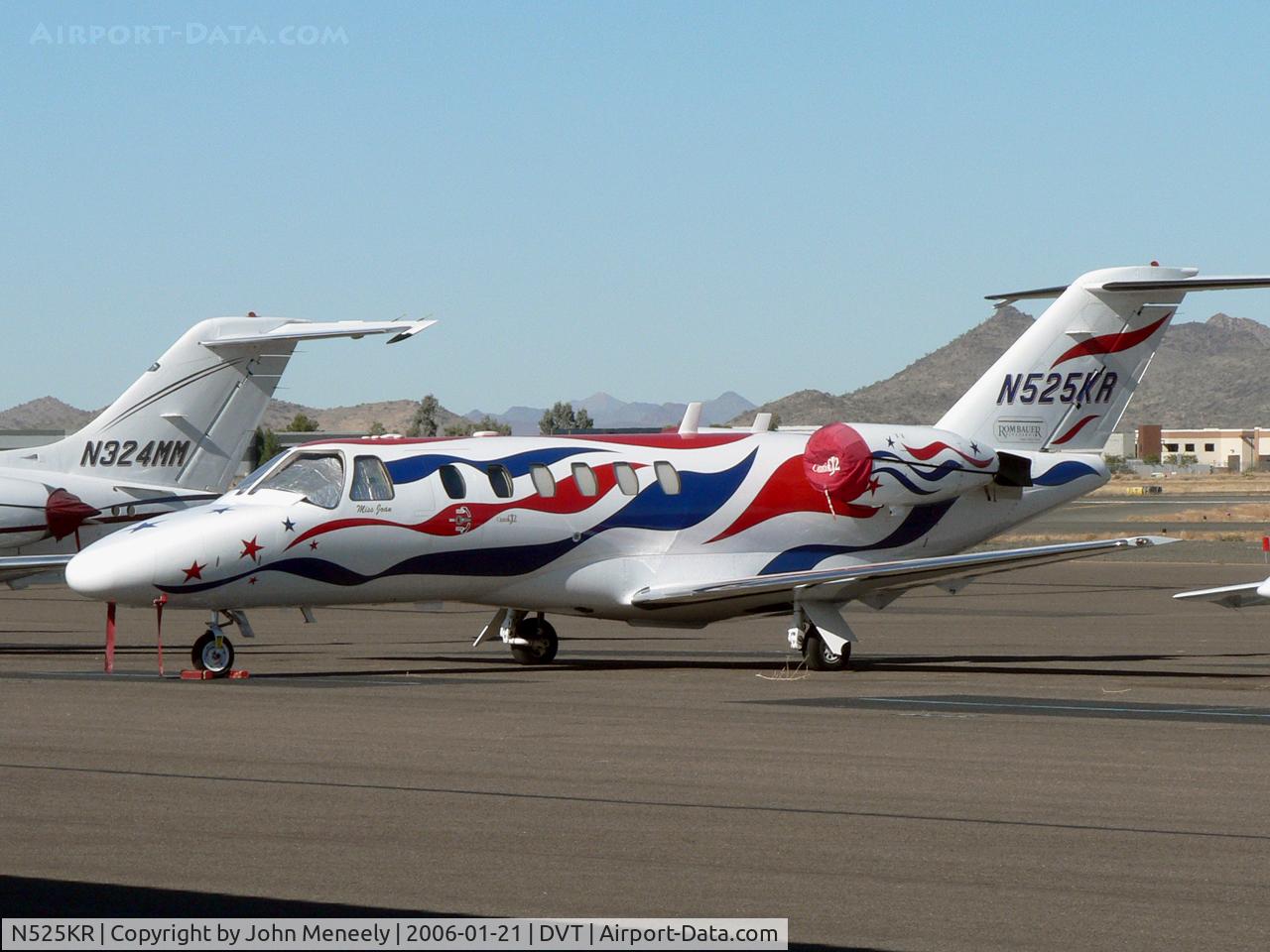 N525KR, 2003 Cessna 525A CitationJet CJ2 C/N 525A0160, Cool color scheme
